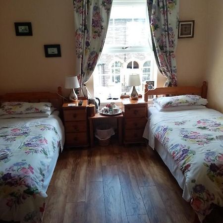 The Guest House Abergavenny Bagian luar foto