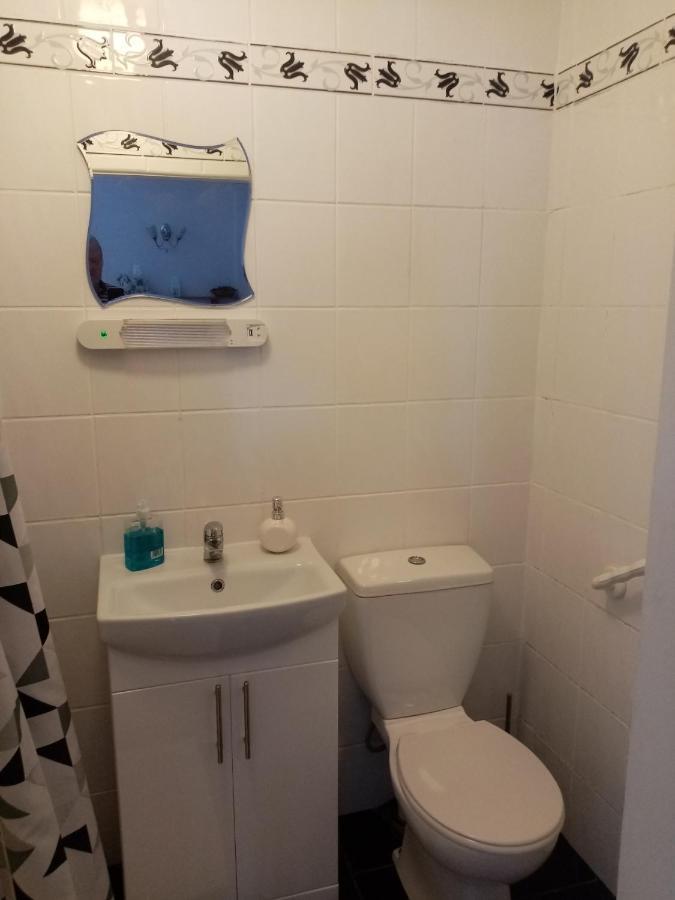 The Guest House Abergavenny Bagian luar foto