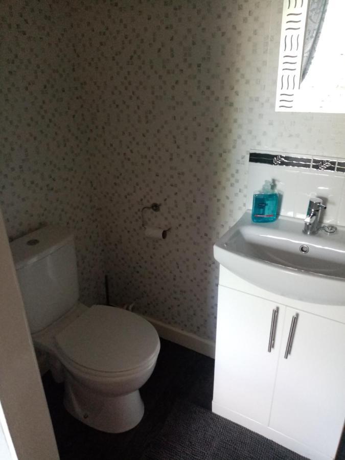 The Guest House Abergavenny Bagian luar foto